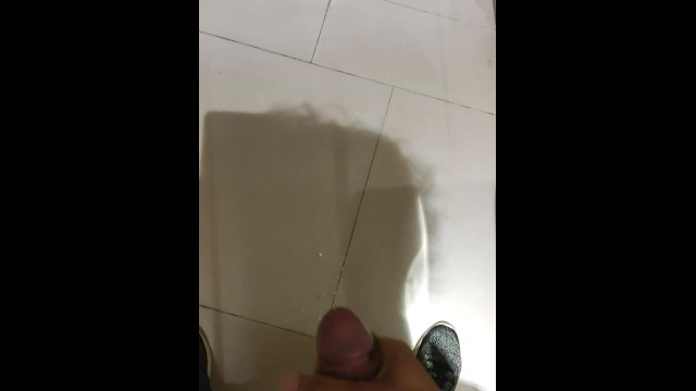 Filipina Masturbates Excitedly in Crowded Mall Public Spot